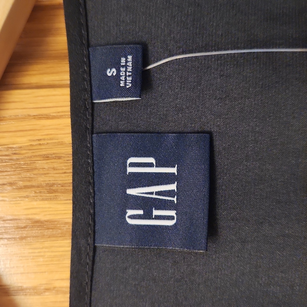 GAP - Picture 2 of 8